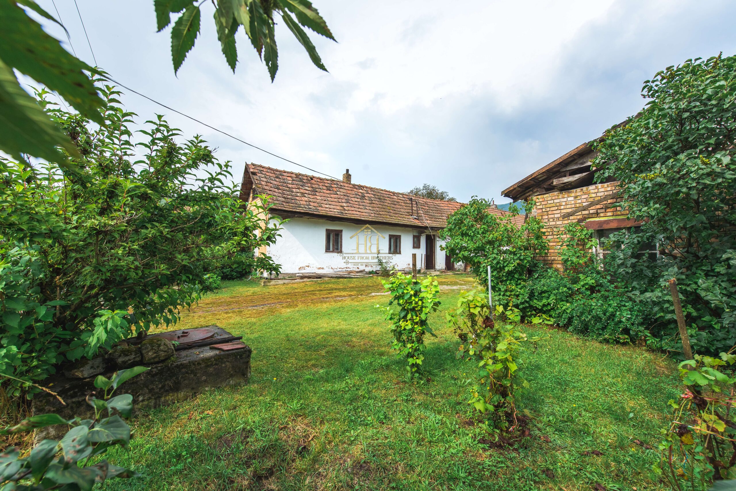 Na predaj starý rodinný dom v obci Hollóháza ( Maďarsko )